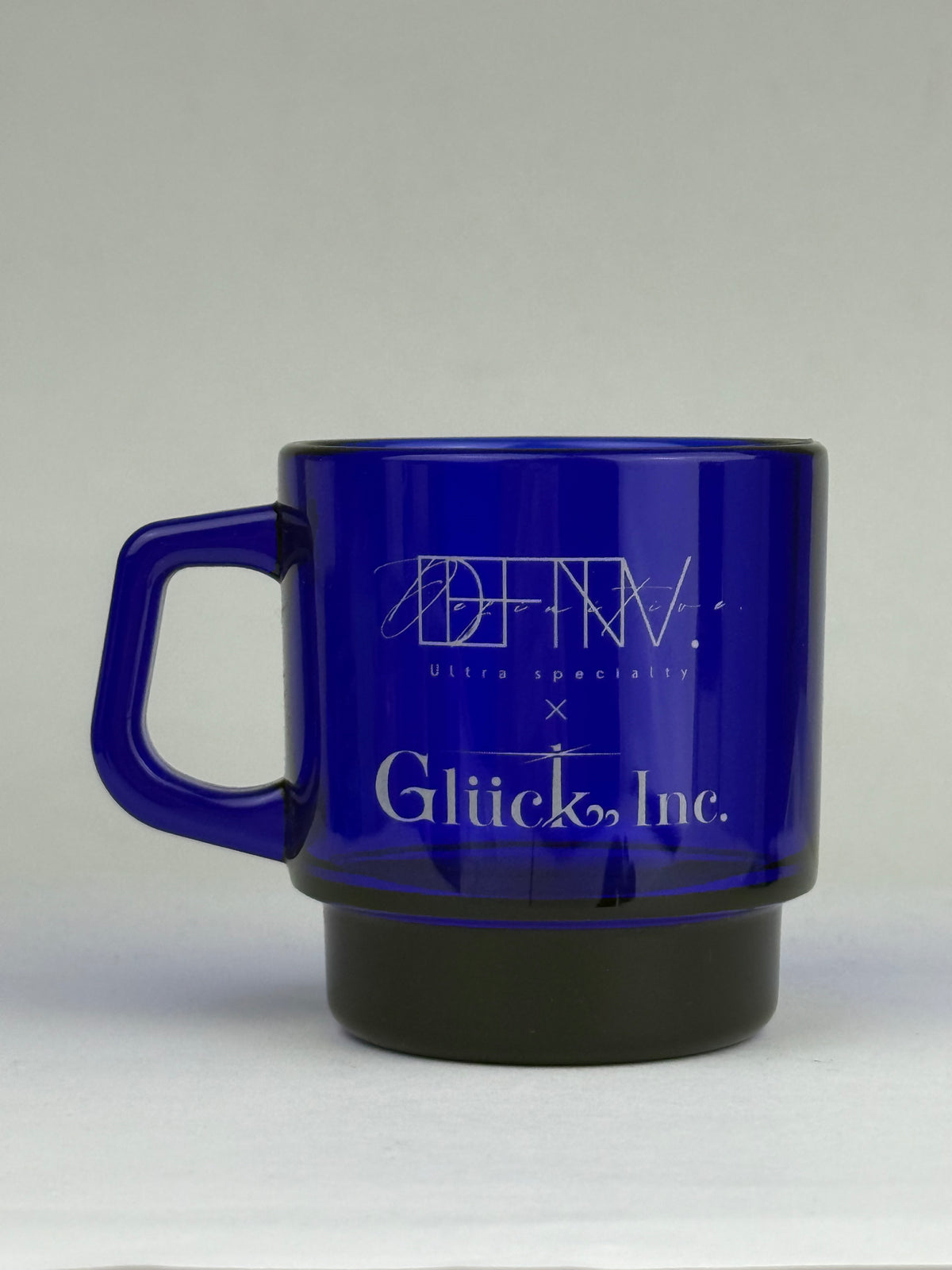 Definitive. × Gluck Inc.コラボバージョン Minos MY CUP 2。本商品には黒ストラップが付属します(写真には写っていません)。